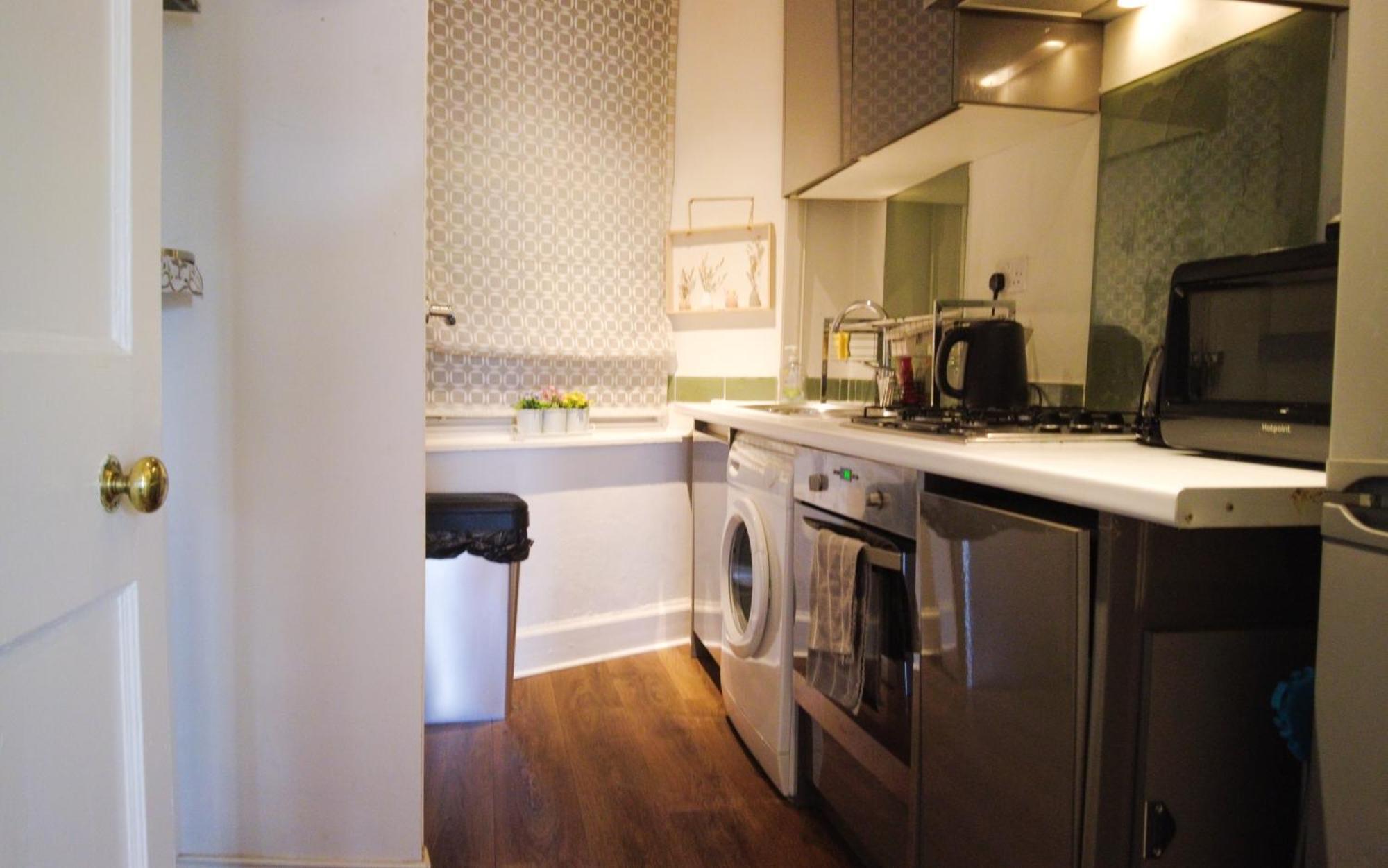 1 Bedrooms Flat In Haymarket, Heart Of Flat Sleeps 4 , Appartement *
