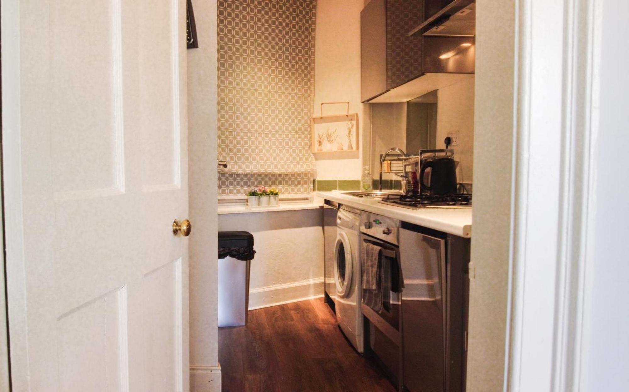 1 Bedrooms Flat In Haymarket, Heart Of Flat Sleeps 4 , EDI